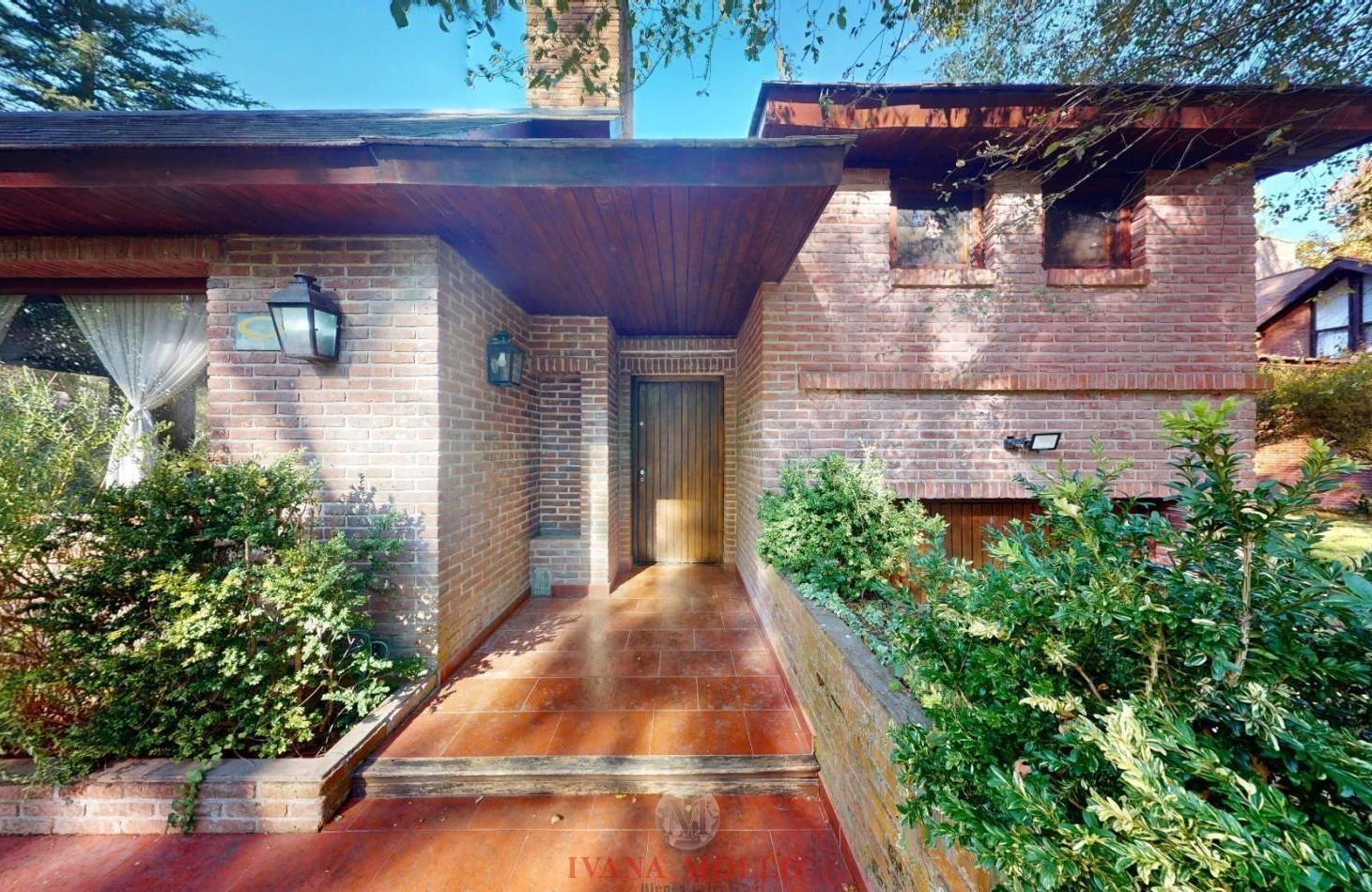 Foto de Casa en venta 5 ambientes en Carilo con pileta, imagen 2
