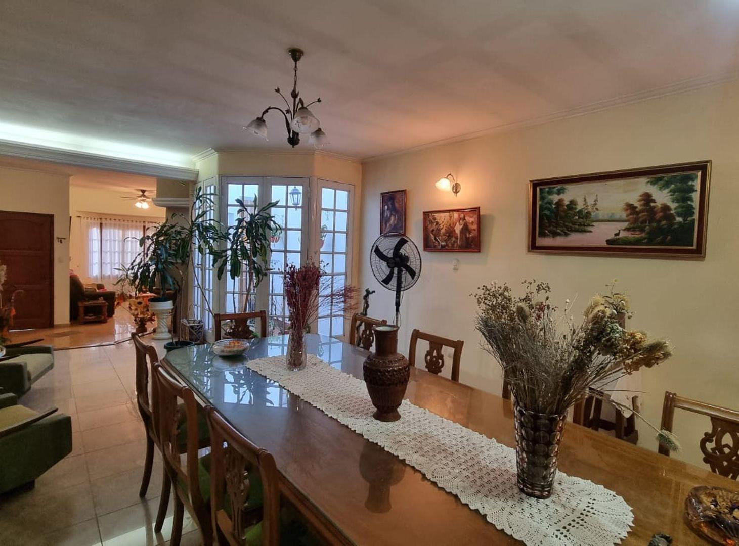 Venta Casa 4/5 dormitorios y piscina en Guadalupe