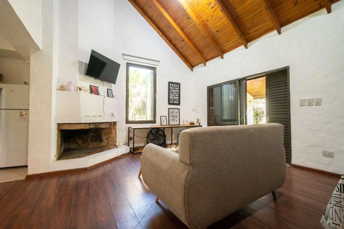 Se vende casa con pileta en Los Molinos 4