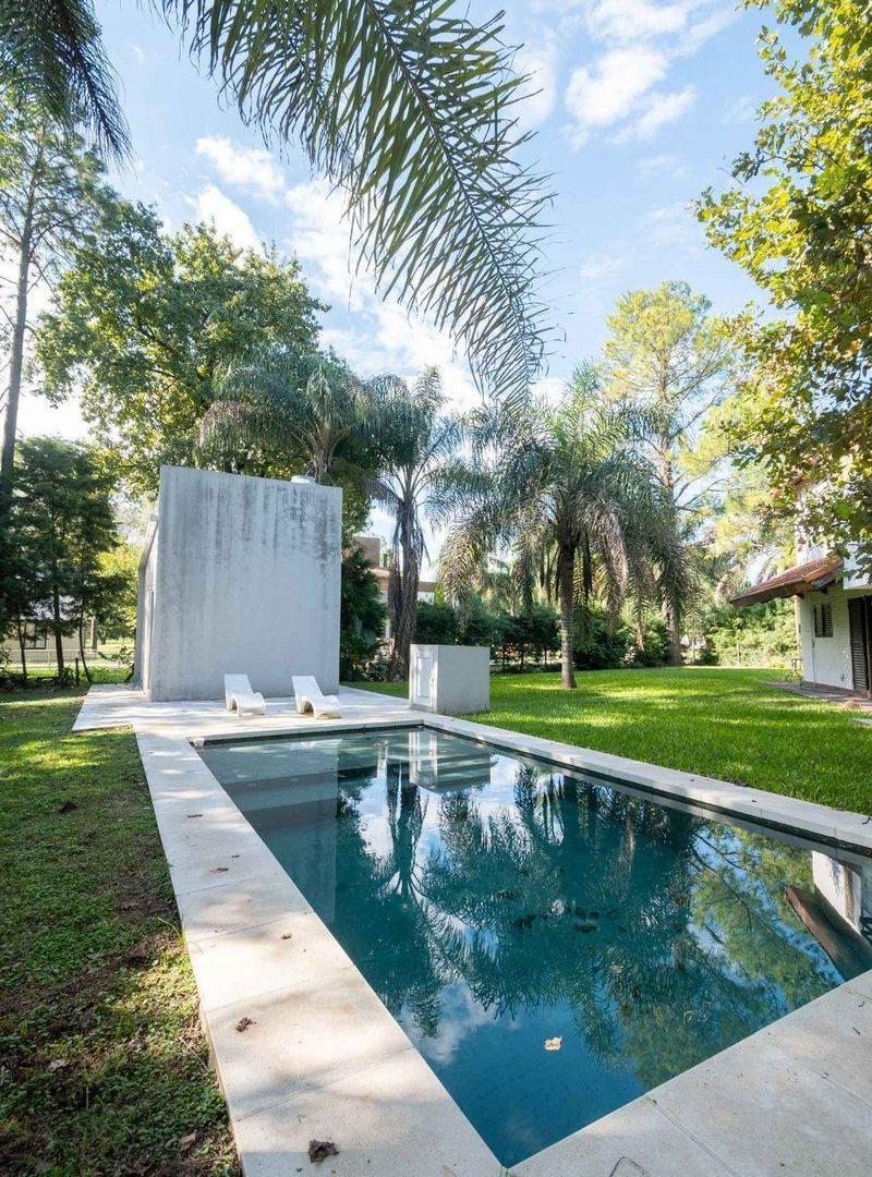 Se vende casa con pileta en Los Molinos