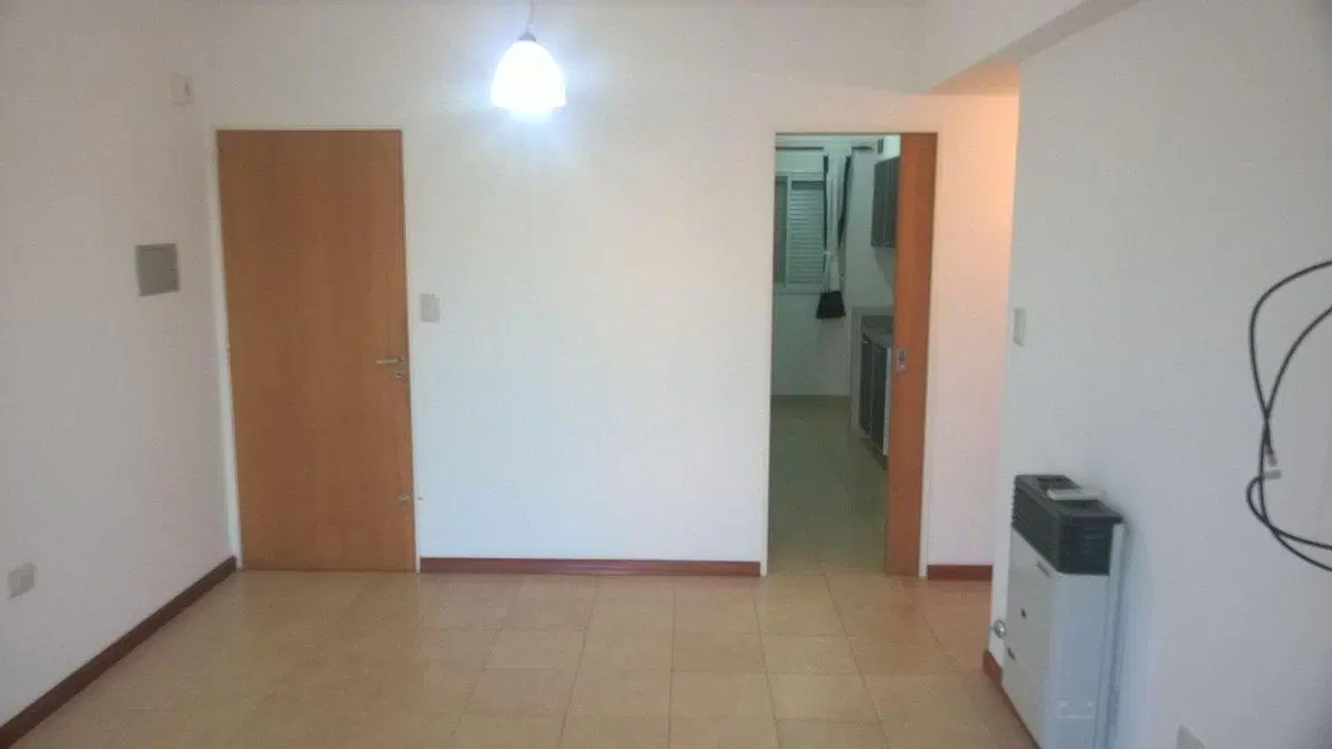 Se alquila departamento de 2 dormitorios y cochera 4