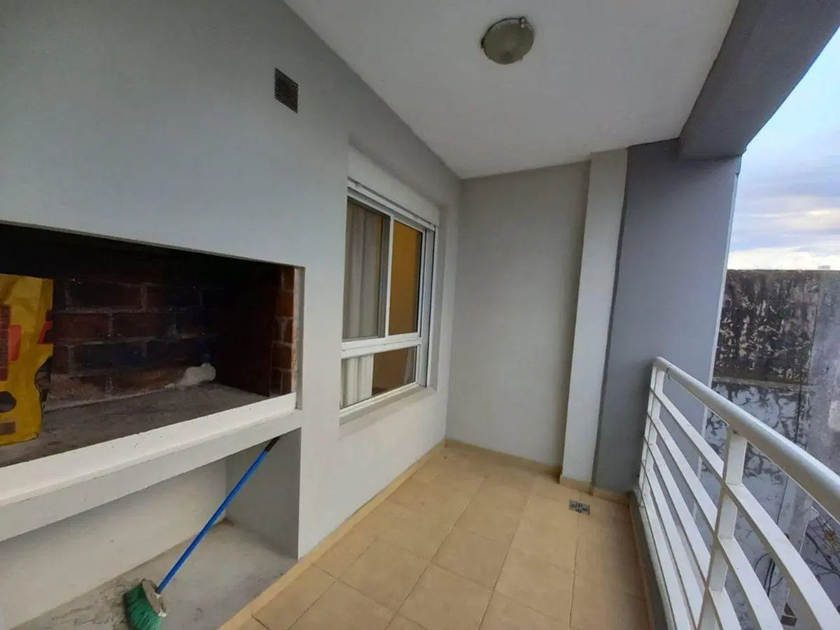 Se alquila departamento de 2 dormitorios y cochera 5
