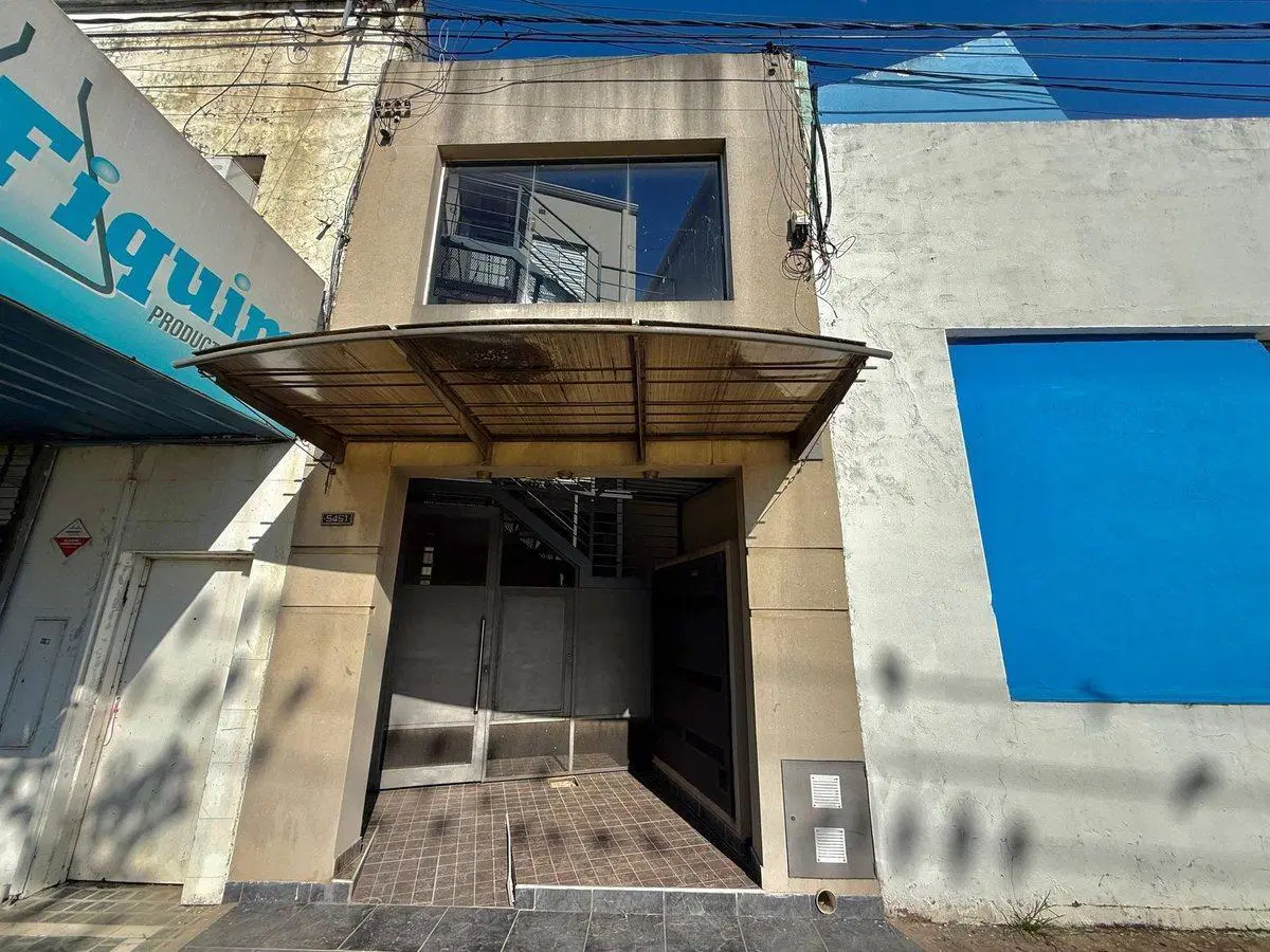 SE VENDE MONOAMBIENTE AL FRENTE SOBRE GRL PAZ 5400 3