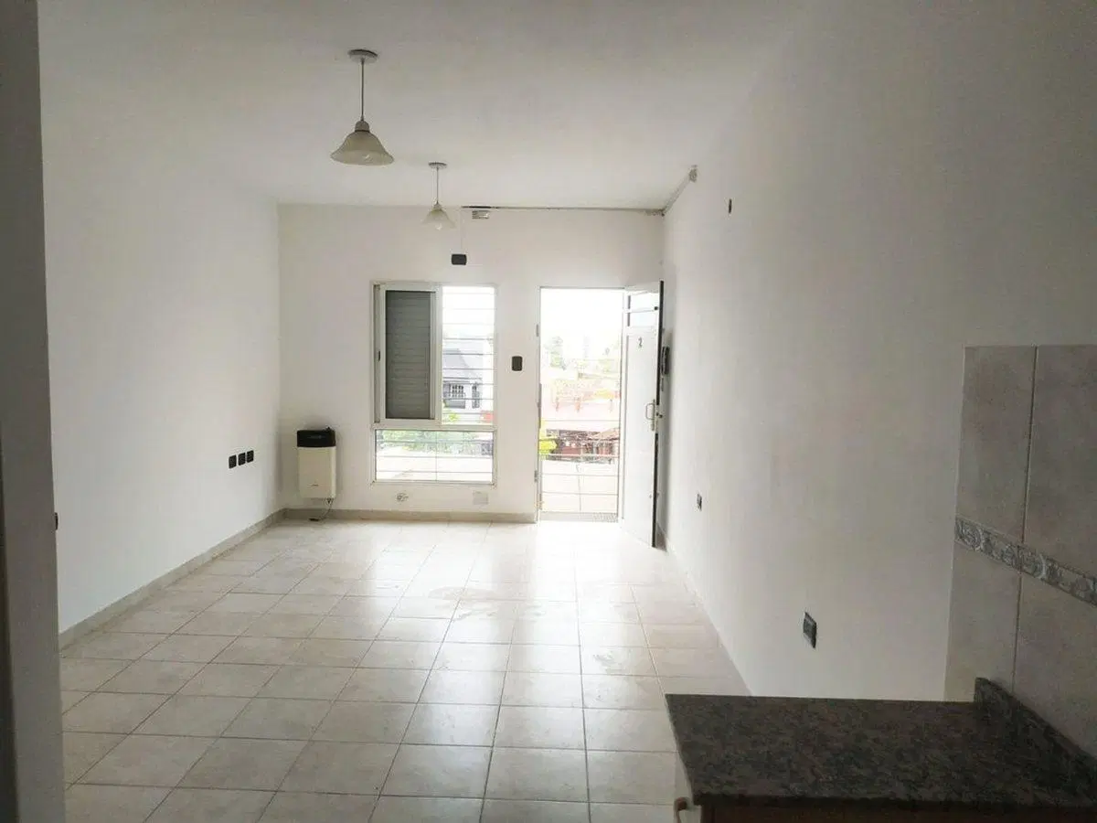 SE VENDE MONOAMBIENTE AL FRENTE SOBRE GRL PAZ 5400 2
