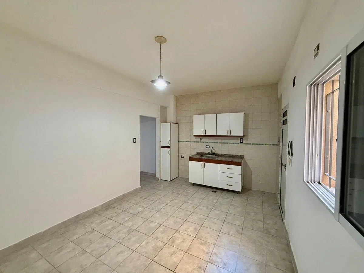 SE VENDE DEPTO 1 DORM EN PB CON PATIO GRL PAZ 5400 4