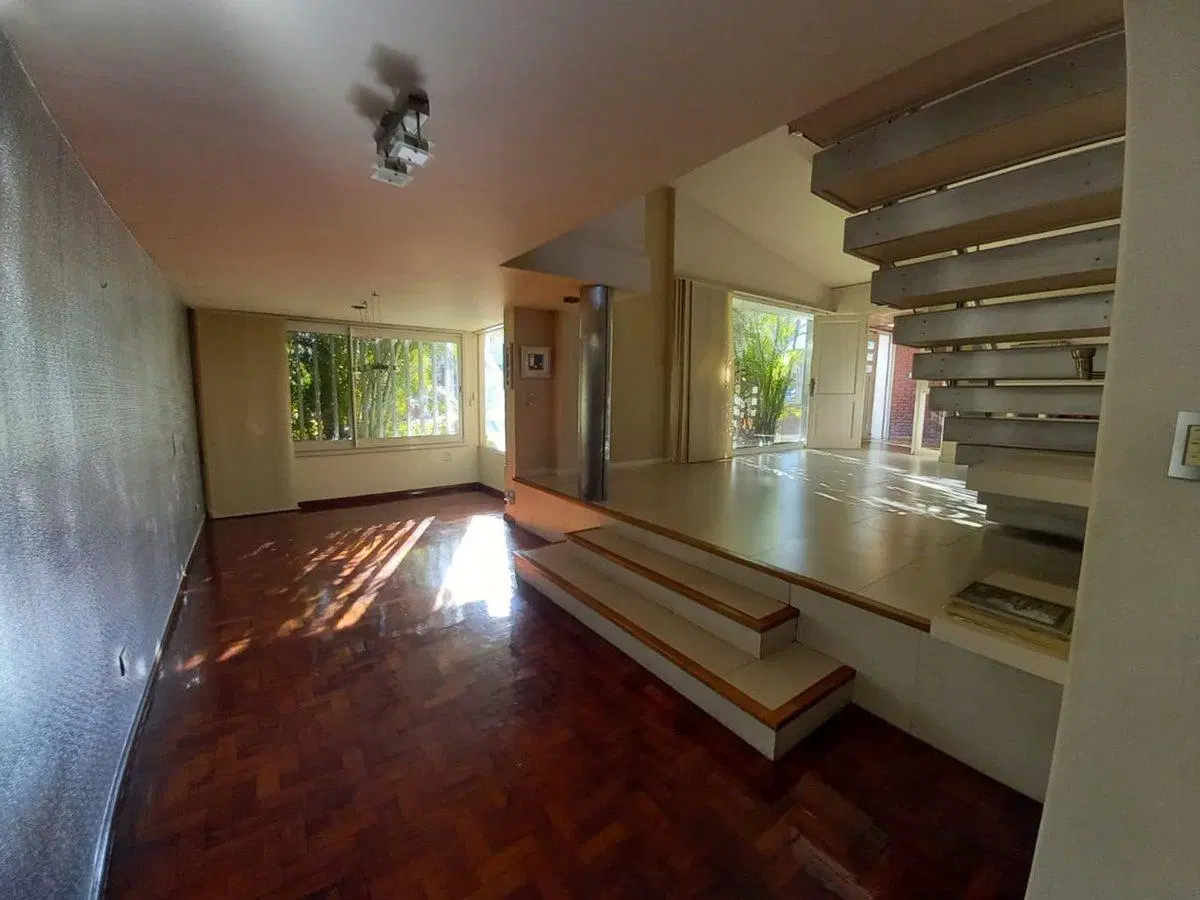 REMAX vende Casa de Categoria. Excelente ubicación 5