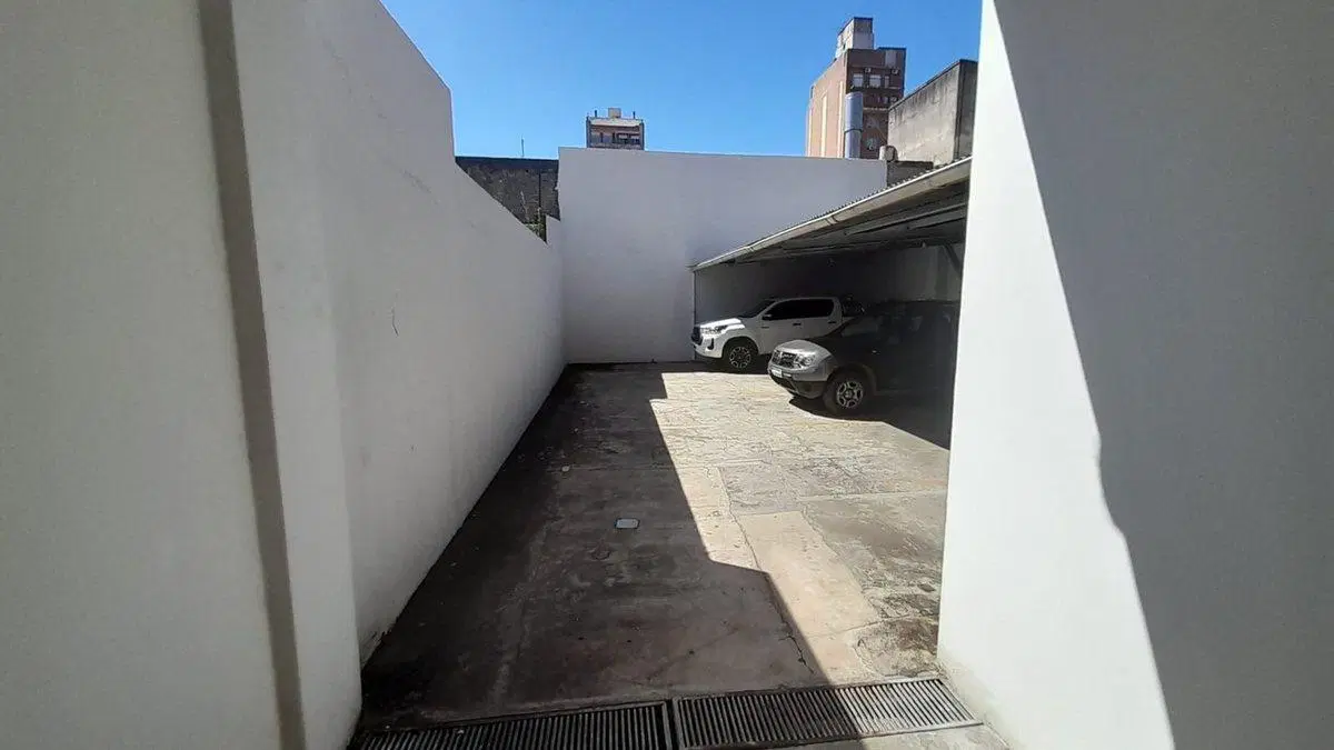 VENTA COCHERA A MTS. DE BV. PELLEGRINI 5
