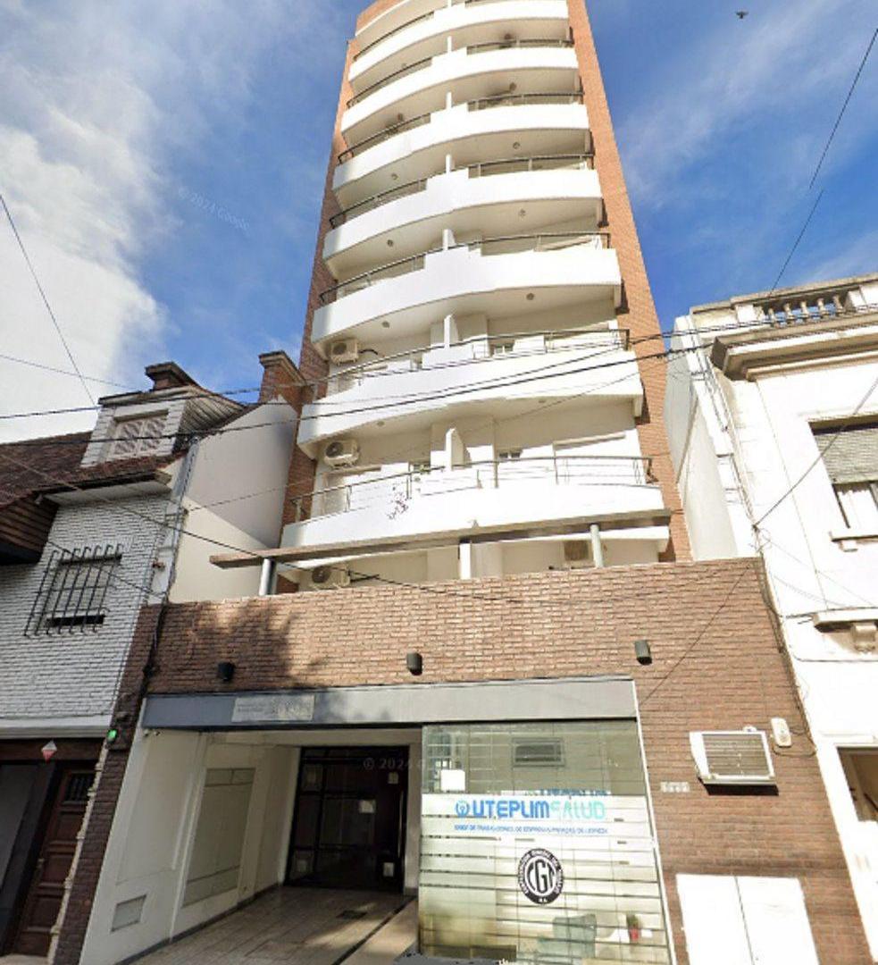 VENTA COCHERA A MTS. DE BV. PELLEGRINI