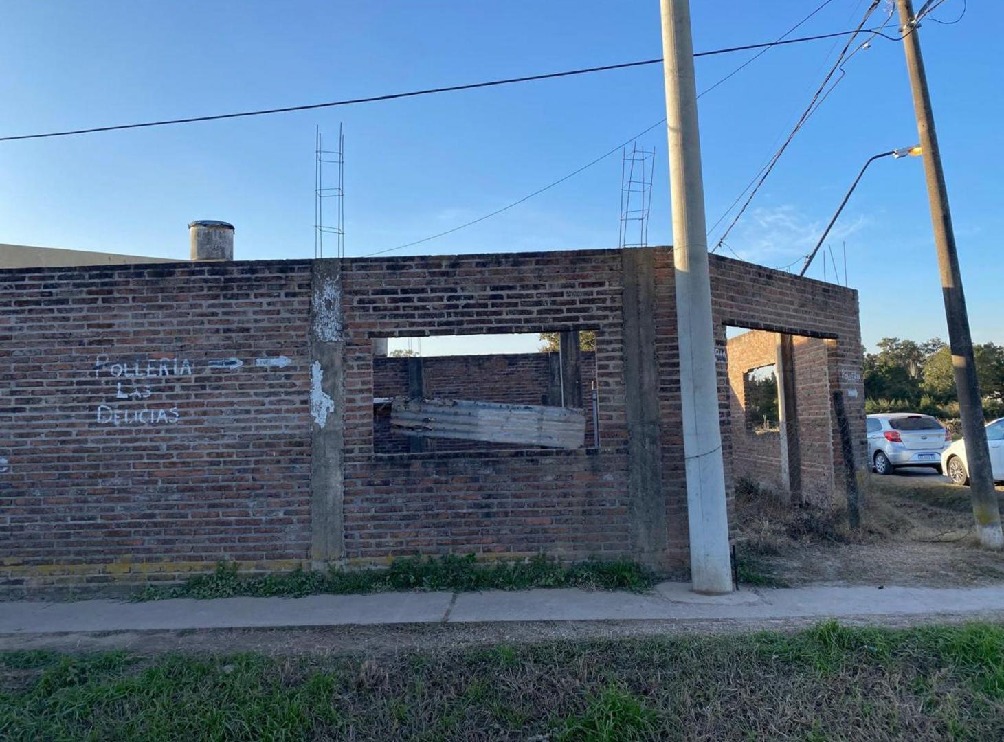 Casa de 1 dormitorio y local comercial  Recreo Sur