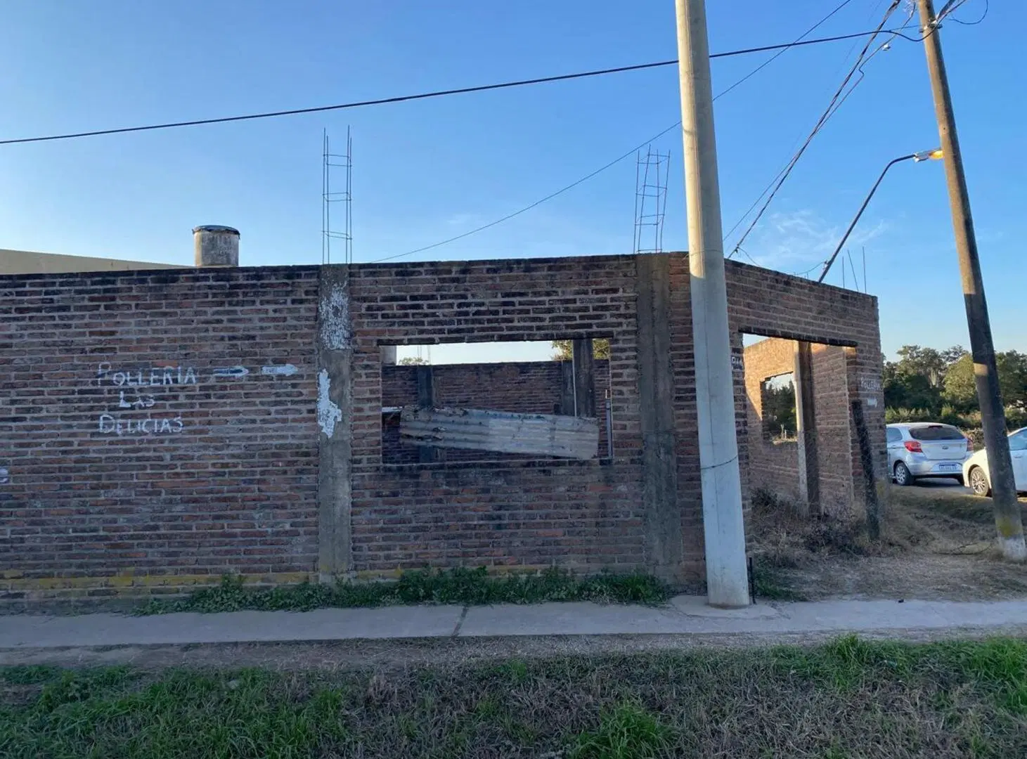 Casa de 1 dormitorio y local comercial  Recreo Sur 2