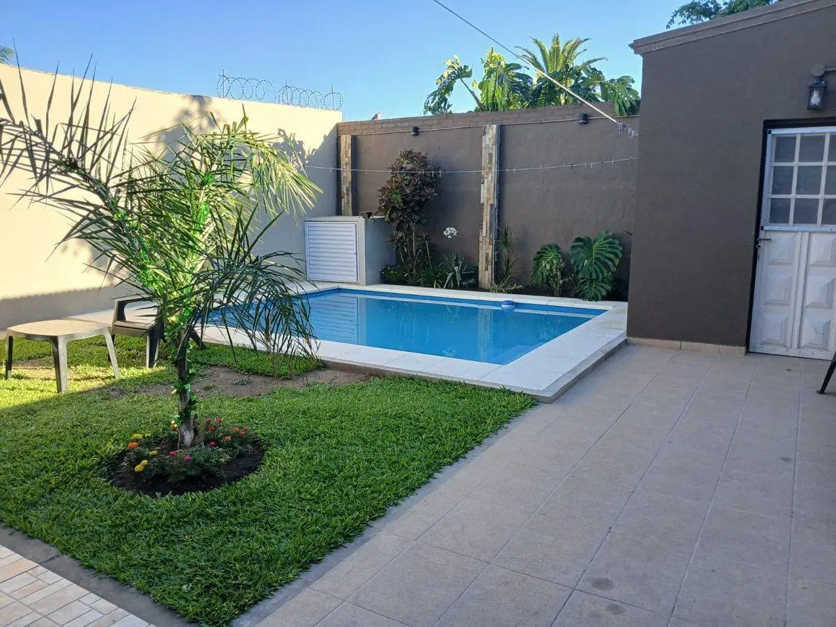 Casa modernizada, con pileta y excelente ubicación 5