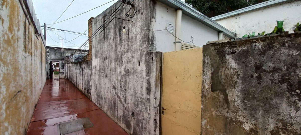 Propiedad q/consta de 4 Casas y un local comercial