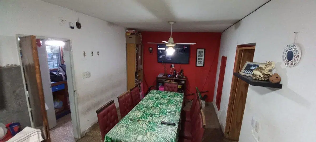 Propiedad q/consta de 4 Casas y un local comercial 4