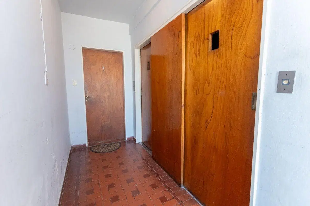 VENTA - SEMI-PISO DE 3 DORMITORIOS Y COCHERA 2