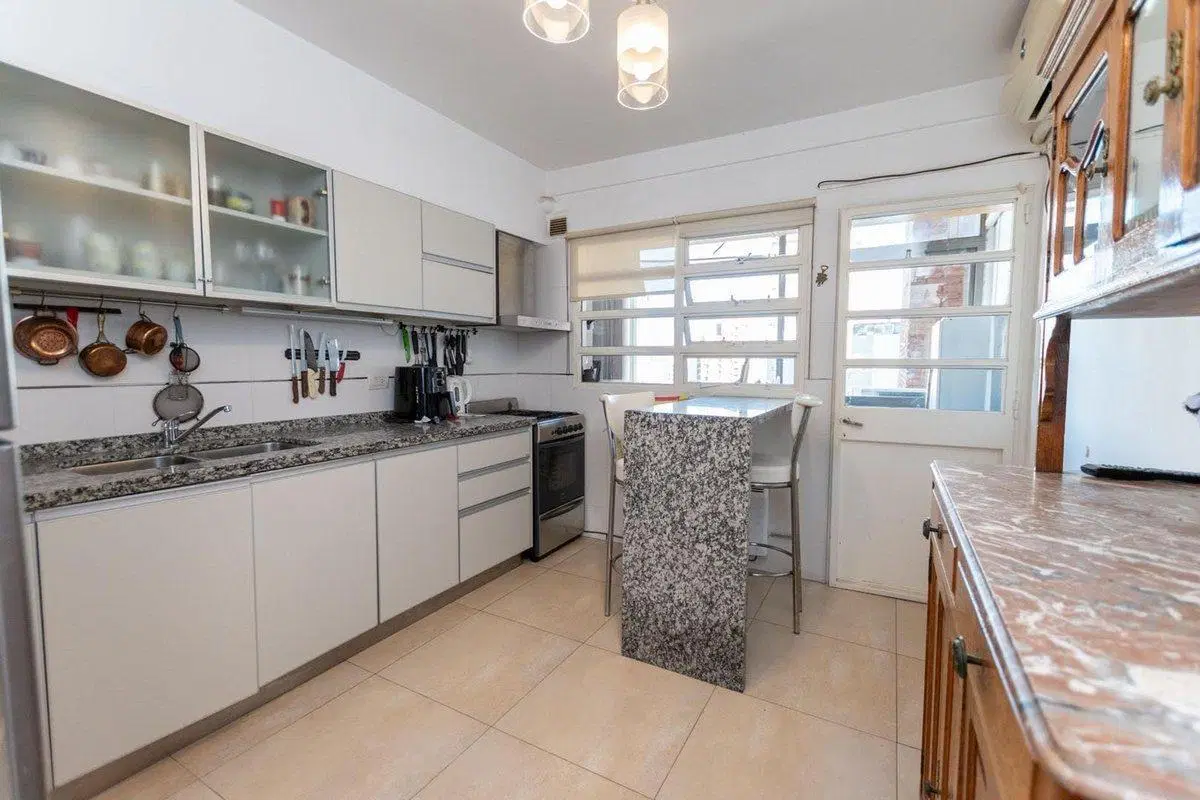 VENTA - SEMI-PISO DE 3 DORMITORIOS Y COCHERA 4