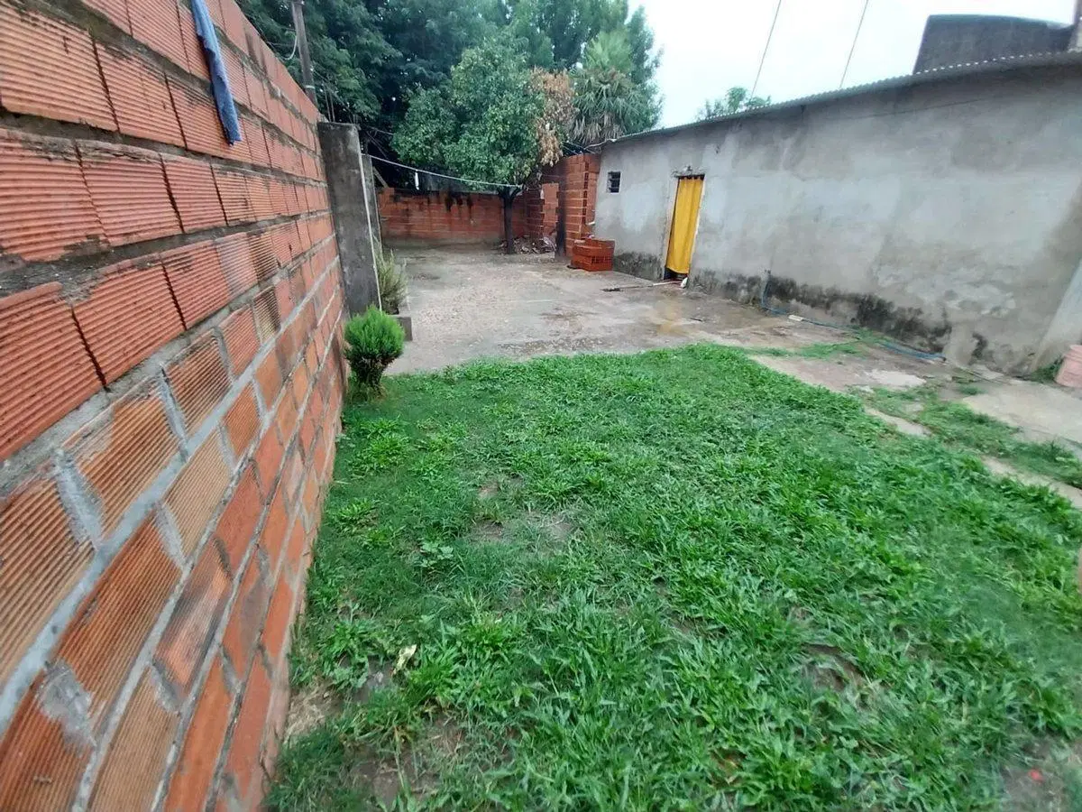 Casa 2 dormitorios, patio amplio.z 2