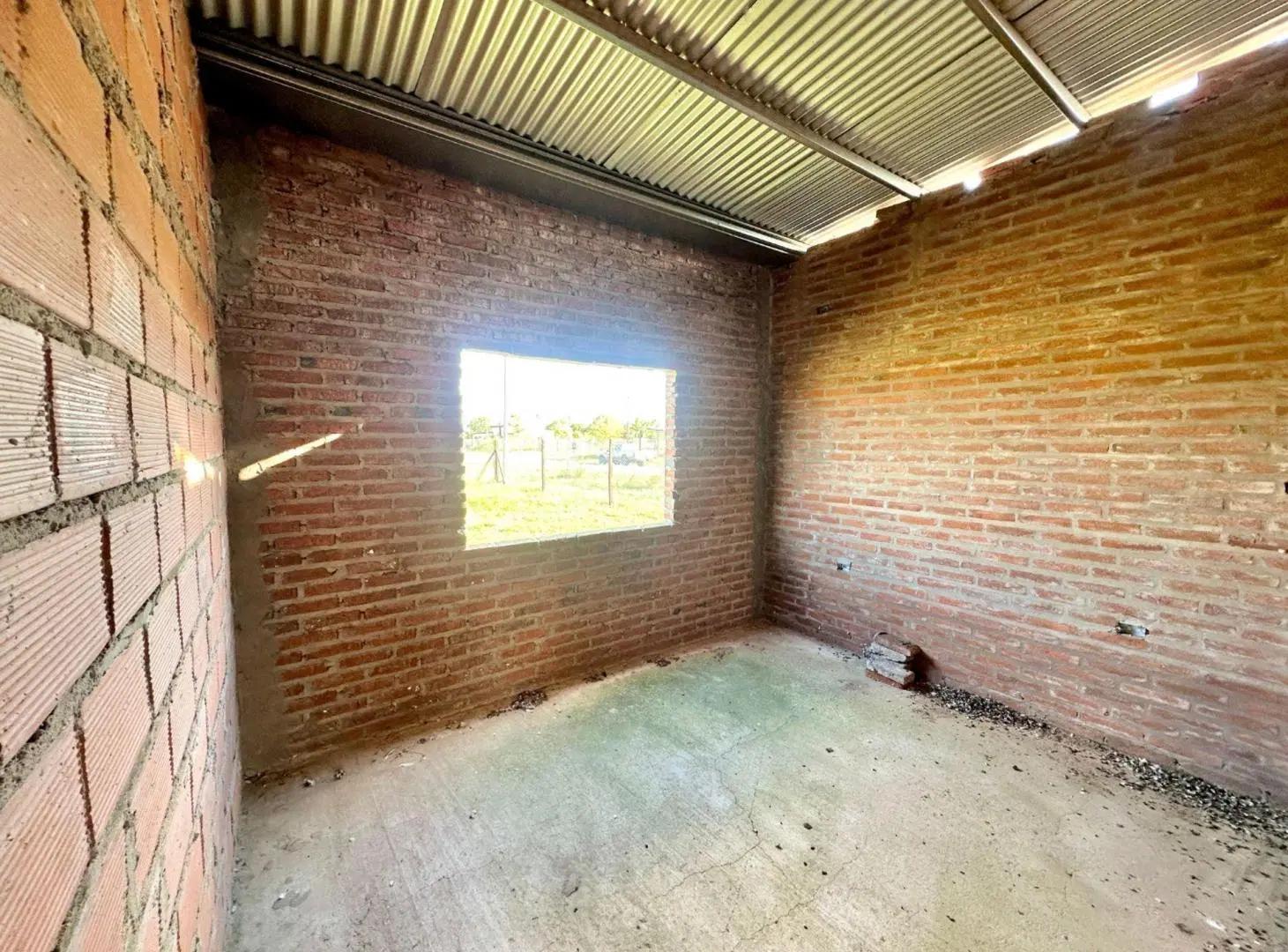 SE VENDE TERRENO CON CONSTRUCCION 4