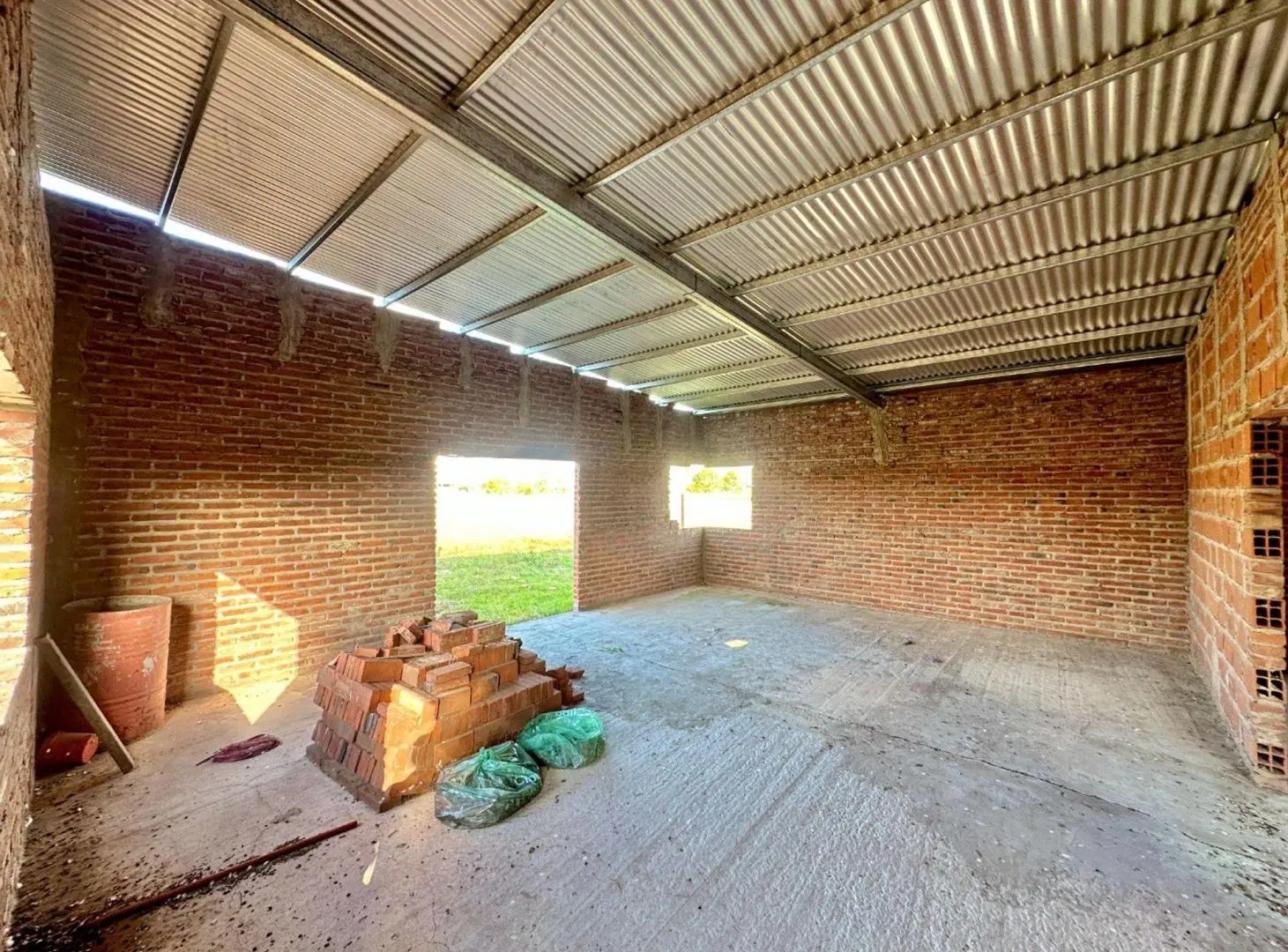 SE VENDE TERRENO CON CONSTRUCCION 2