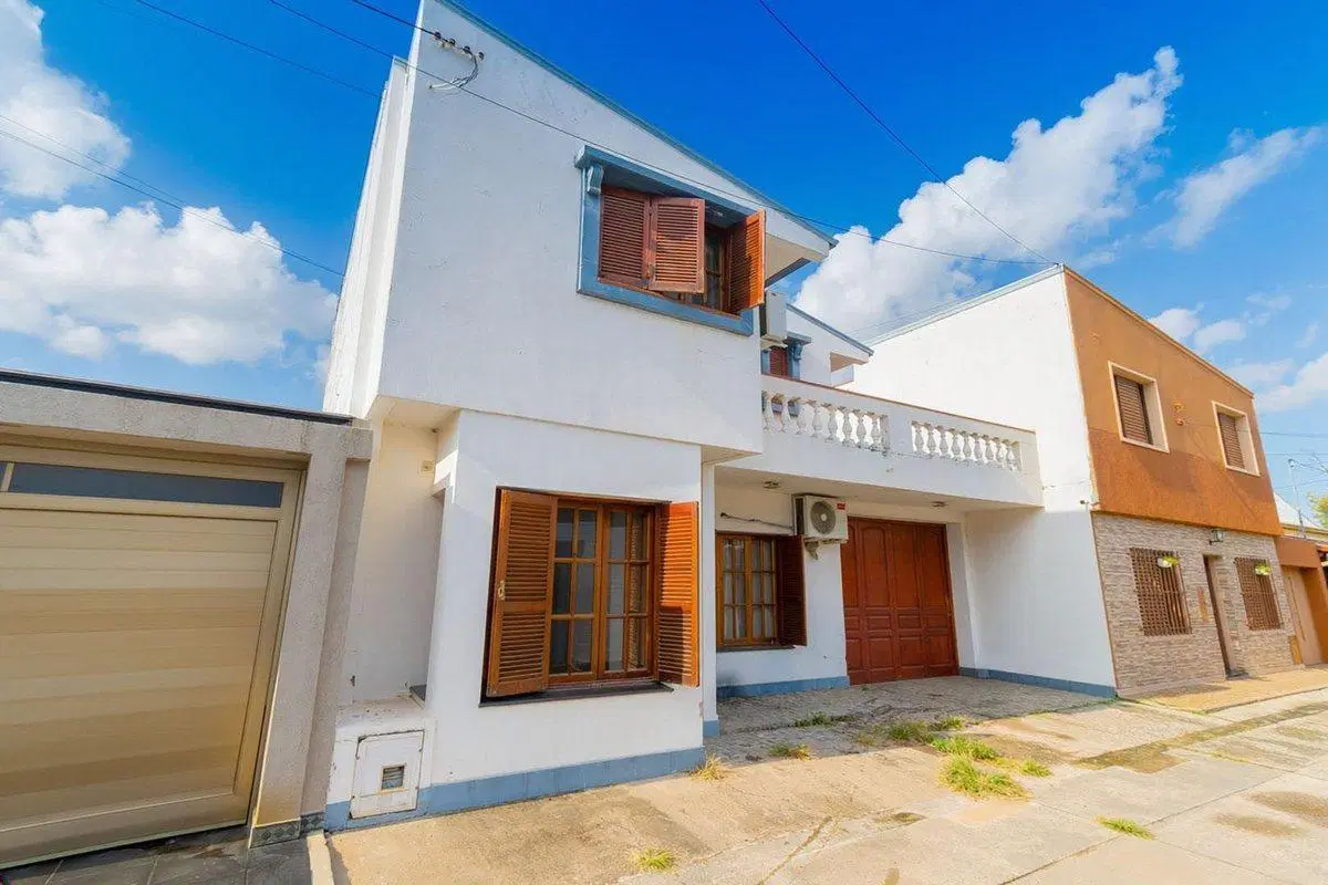 EXCELENTE CASA EN FOMENTO 9 DE JULIO 5