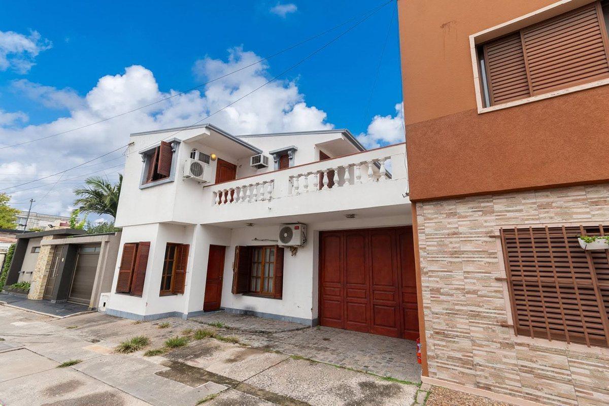 EXCELENTE CASA EN FOMENTO 9 DE JULIO
