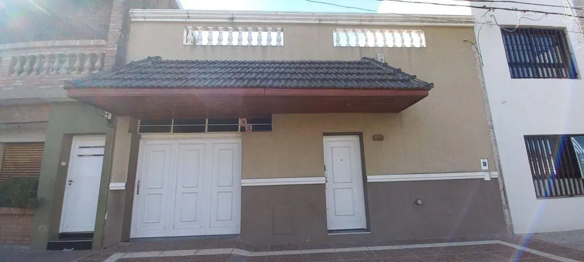 Casa 2/3 Dorm-Pileta-Cochera barrio Sur 2