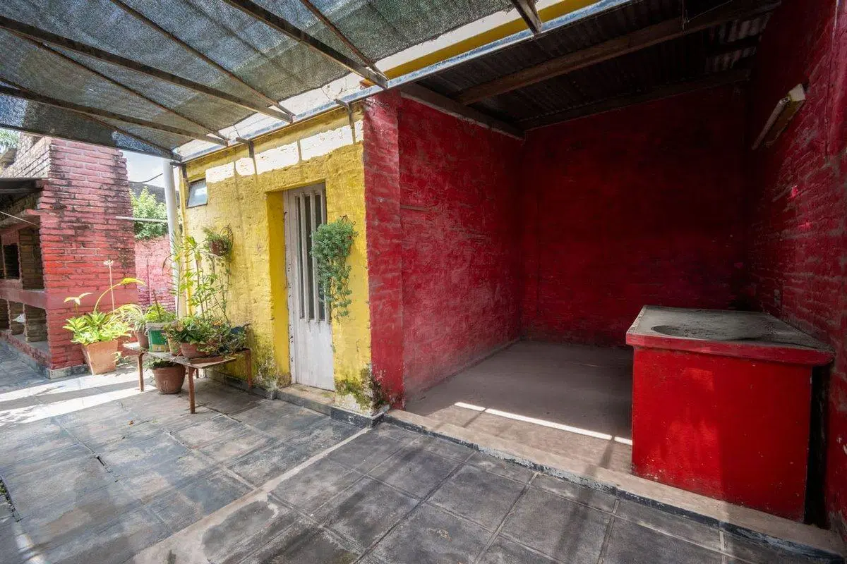 Se vende casa a 100m de Aristóbulo del Valle 5