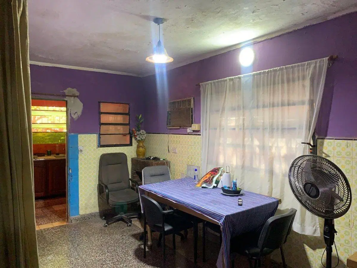 CASA AMPLIA EN BARRIO SAN MARTIN 4