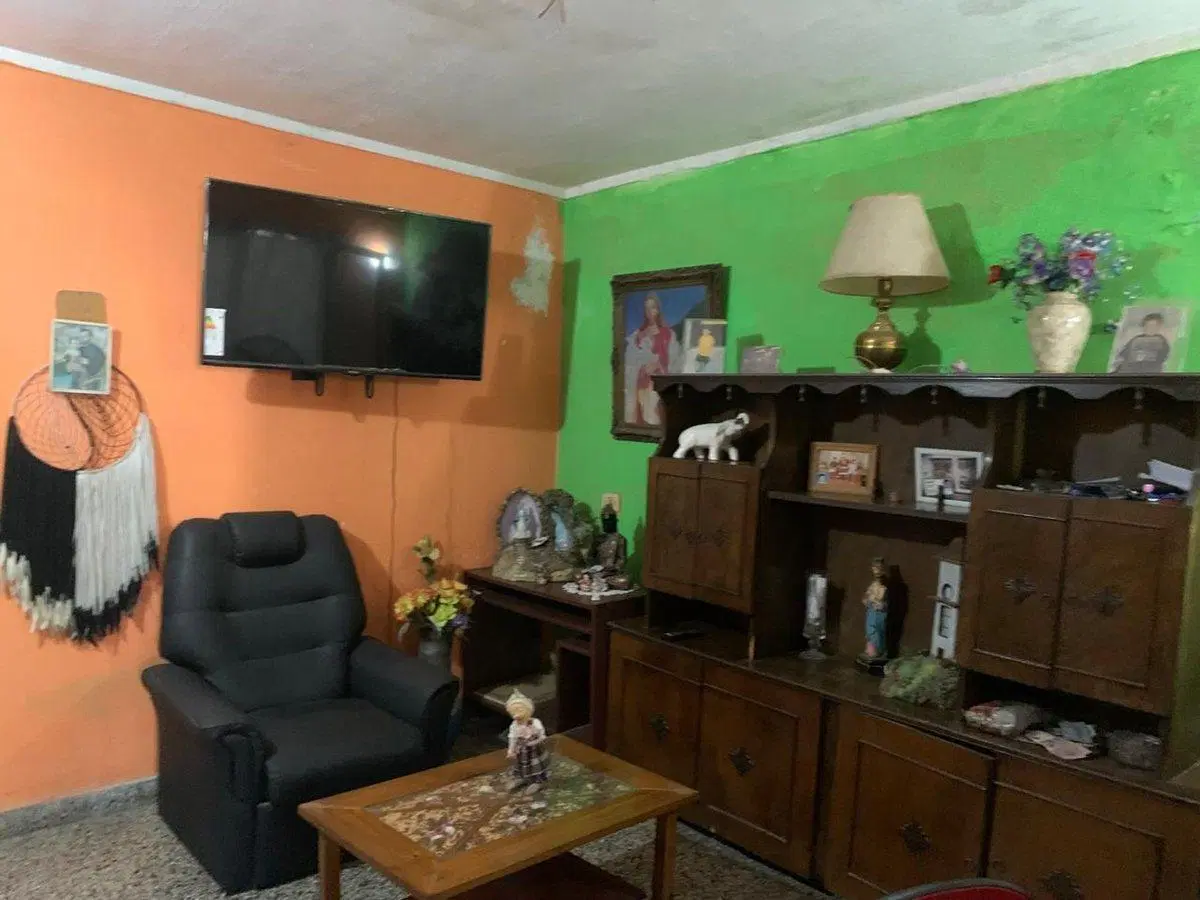 CASA AMPLIA EN BARRIO SAN MARTIN 3