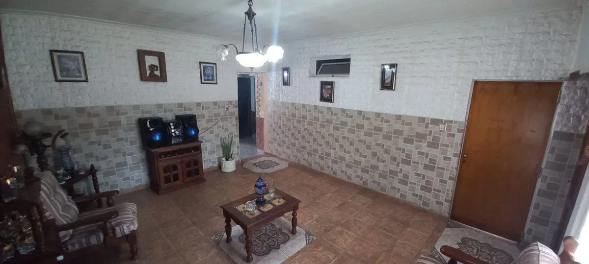 Casa 2 Dormitorios, Local y Patio,Zona E.Encendida 3