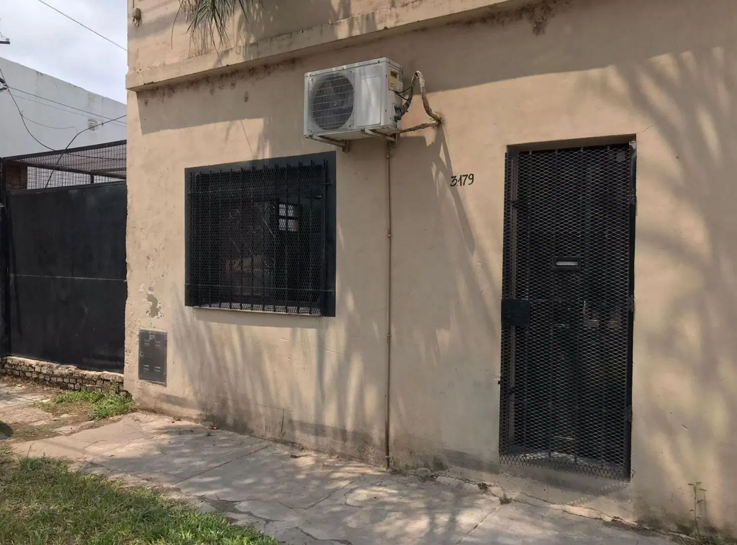 Se alquila Casa un dormitorio+ patio y cochera. 2