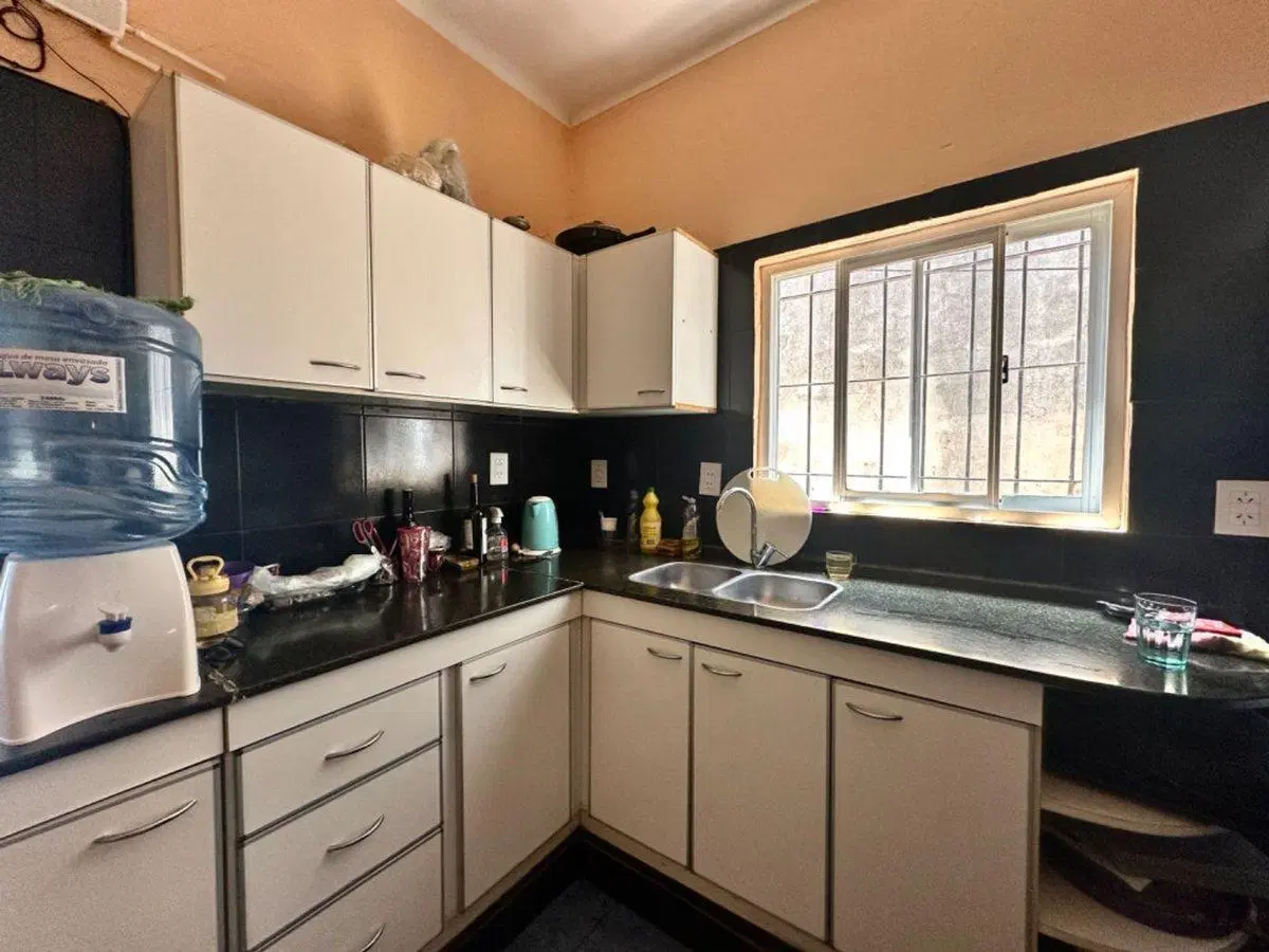 CASA EN VENTA con garage + dpto 5