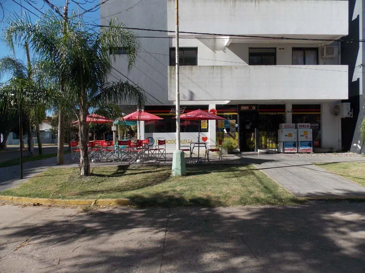 LOCAL COMERCIAL FRENTE A LA UNIVERSIDAD CATÓLICA 4