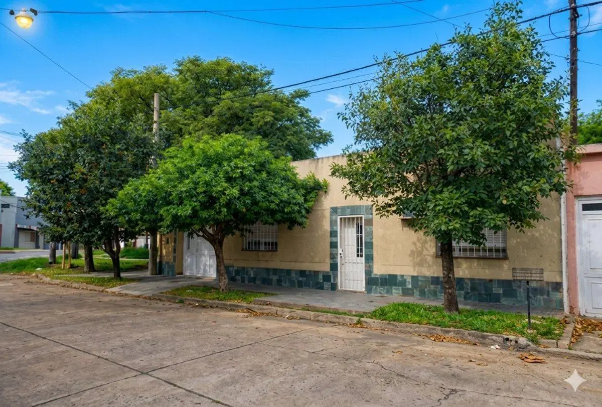 Casa de 2 dormitorios y garaje en Barrio Mayoraz 4