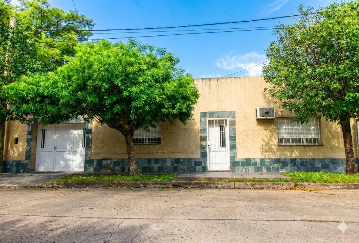 Casa de 2 dormitorios y garaje en Barrio Mayoraz 5