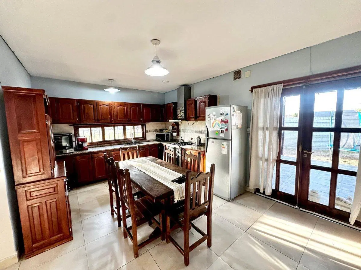 SE VENDE IMPECABLE CASA EN JARDINES DE LA COSTA II 4