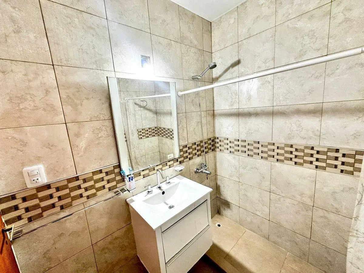 SE VENDE IMPECABLE CASA EN JARDINES DE LA COSTA II 3