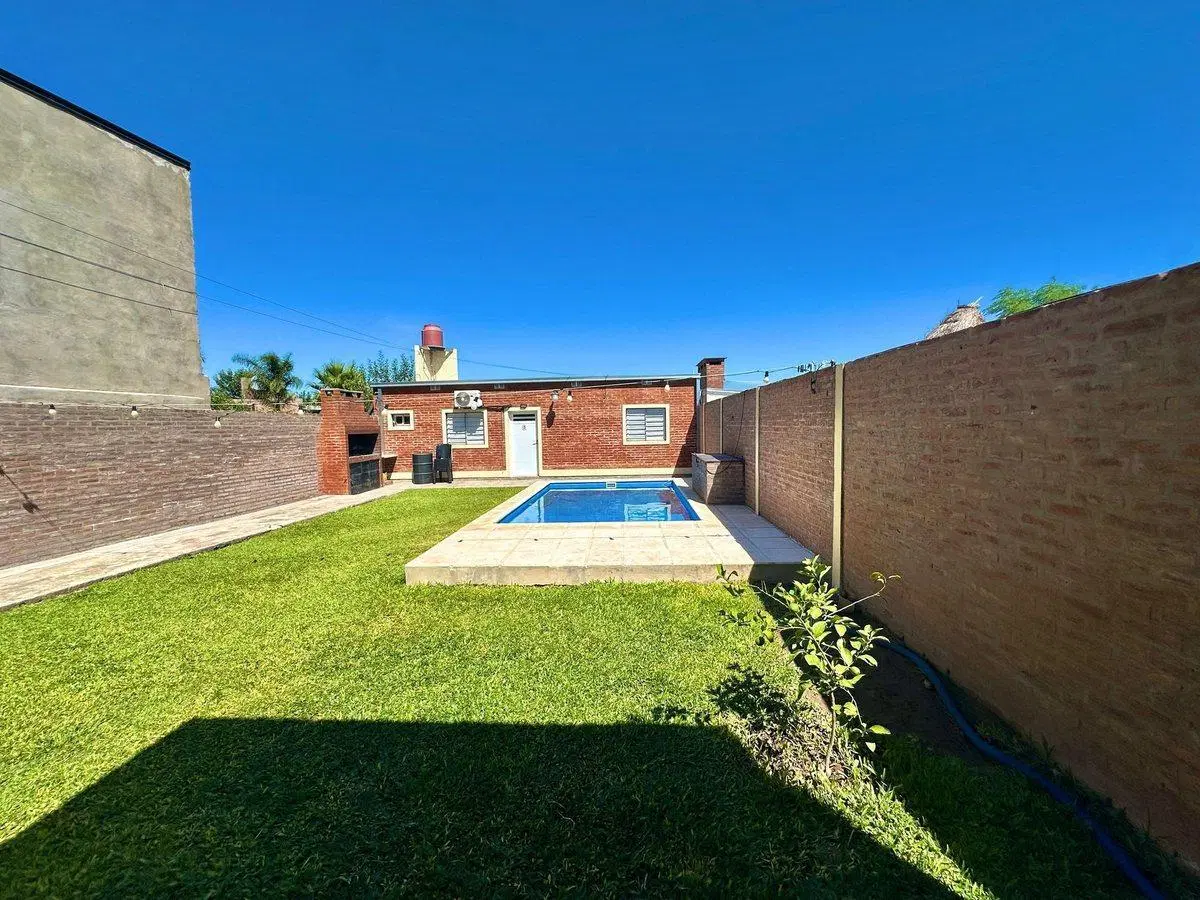 SE VENDE CASA PATIO/PILETA Y QUINCHO EN PRADERA II 4