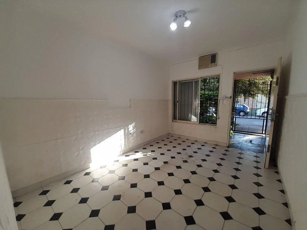 Casa de 1 dormitorio y garaje, Sarmiento 7100 5
