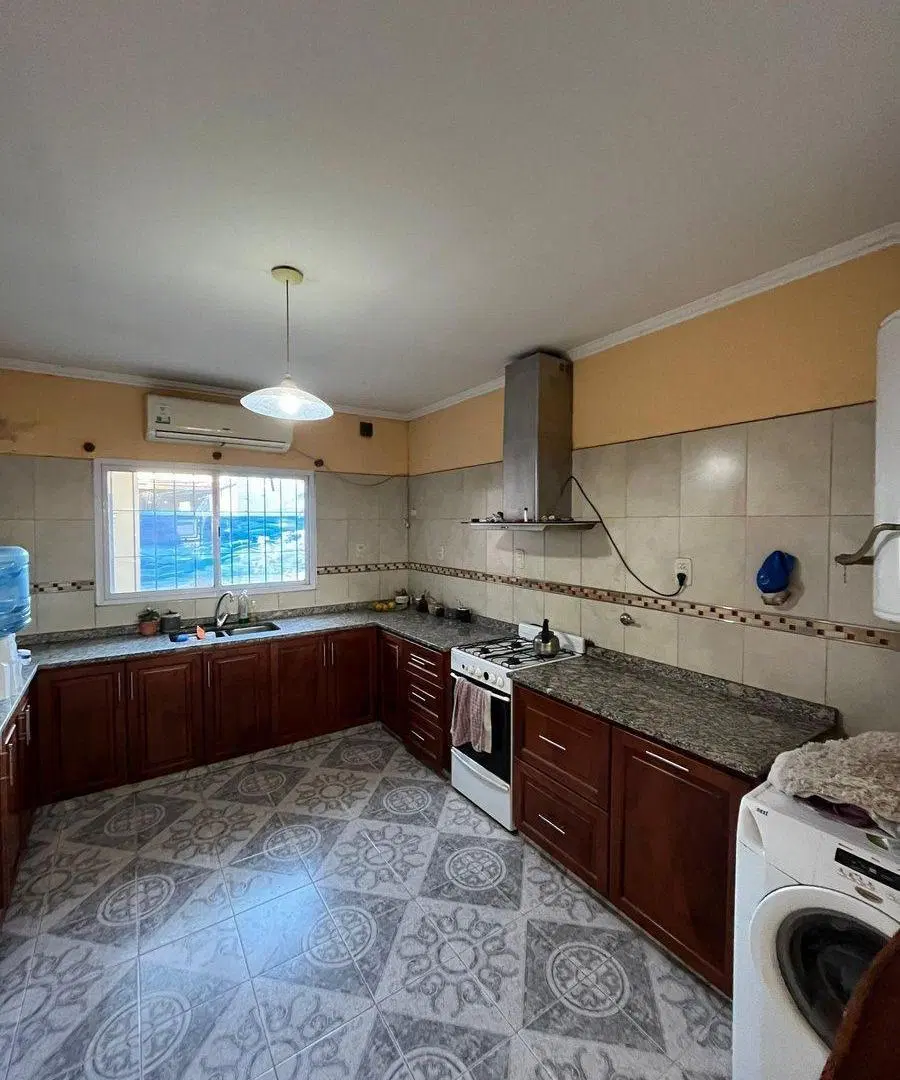 Casa con pileta y quincho Santoto 5
