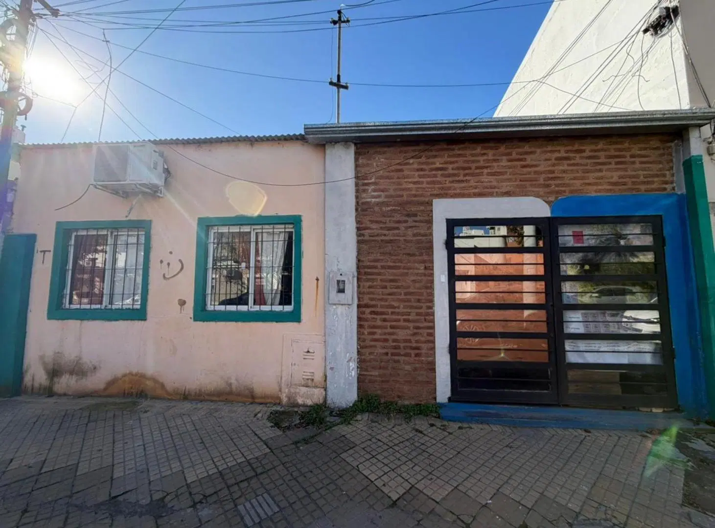 Se vende Casa/Lote a Modernizar Barrio Candioti. 3