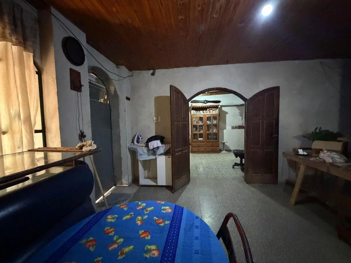 Casa Interna con gran terreno cercana a Avenida. 4