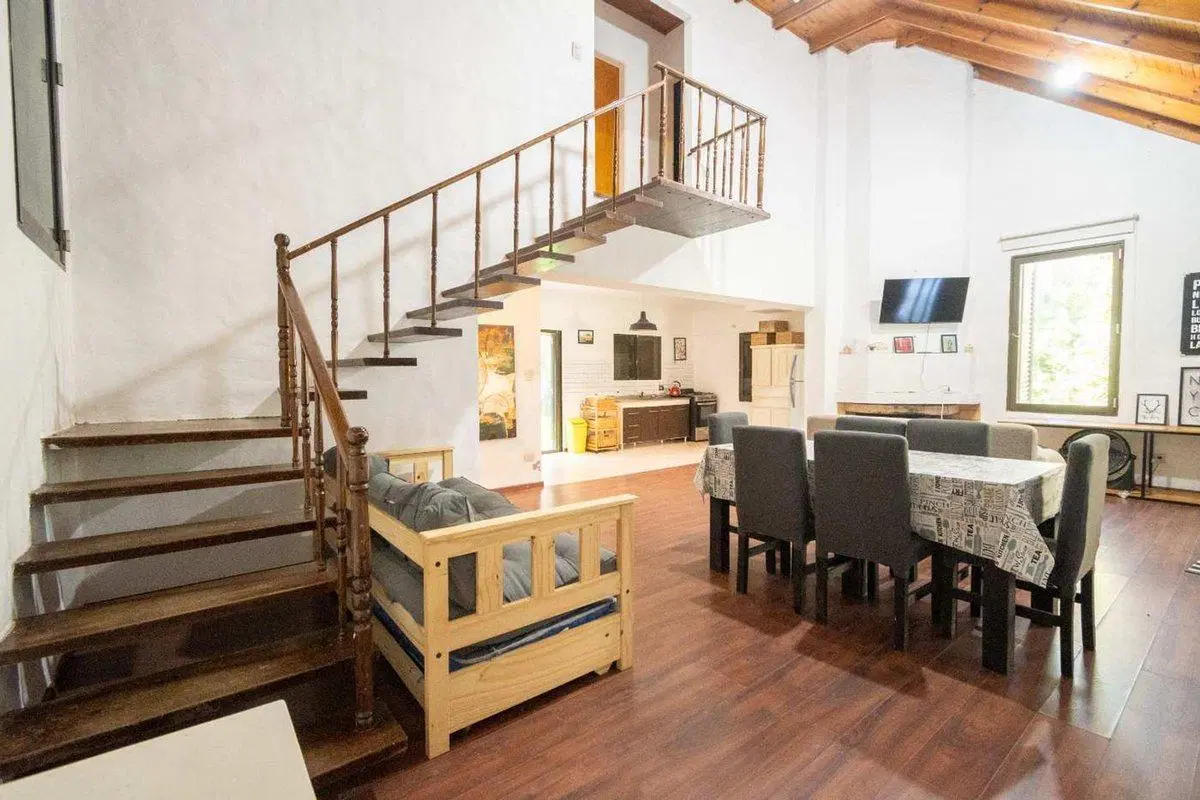 Se vende casa con pileta en Los Molinos 5