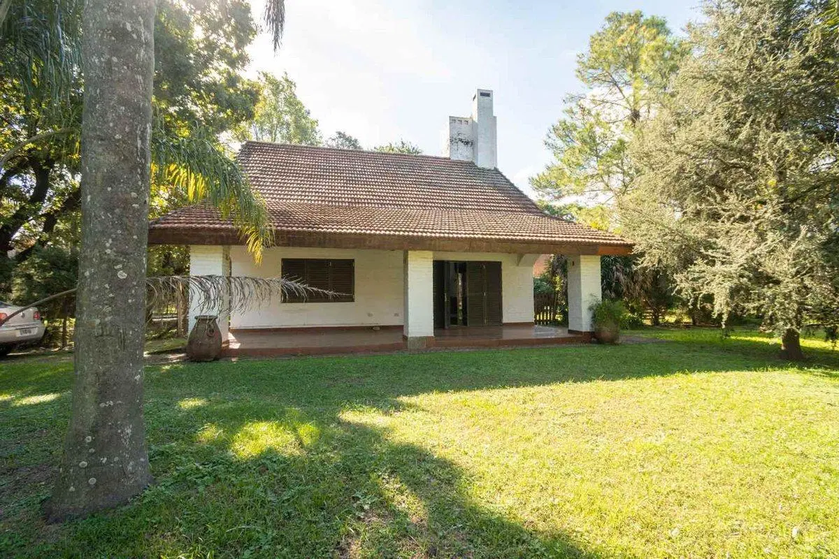Se vende casa con pileta en Los Molinos 4