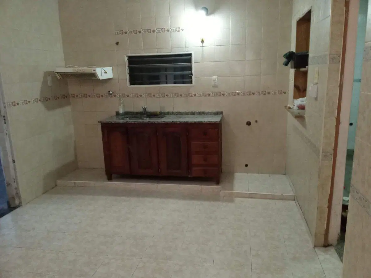 Casa de 5 ambientes, cochera, Peñaloza al 7100 8