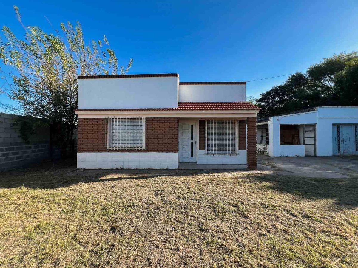 Casa con gran terreno sobre Ruta 70 Colonia Pujol