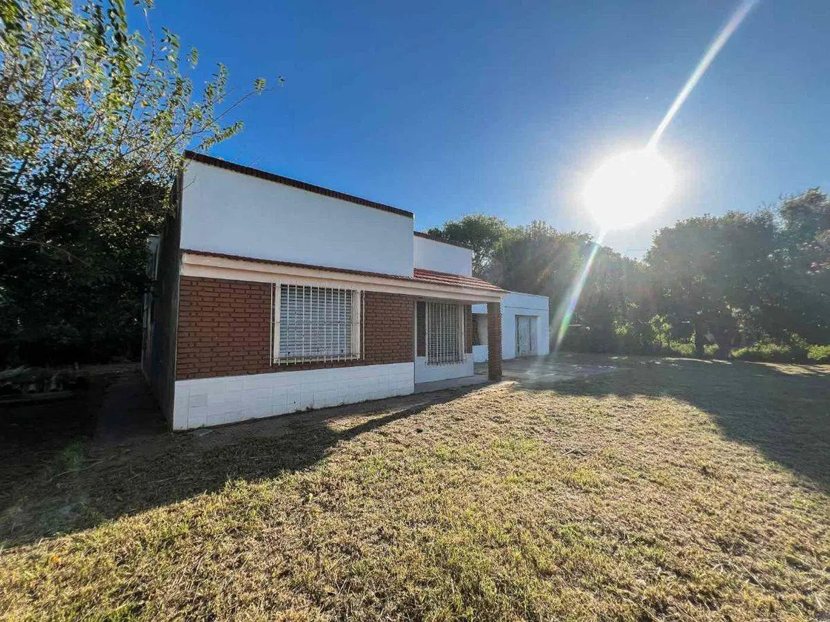 Casa con gran terreno sobre Ruta 70 Colonia Pujol 3