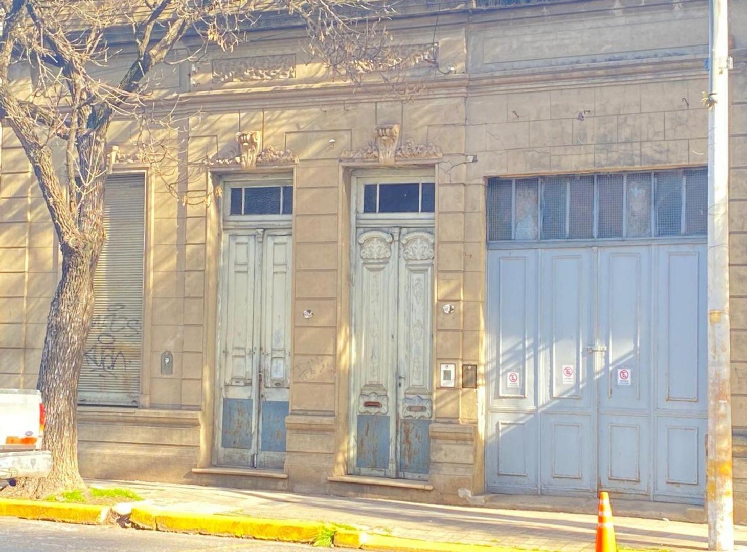 Casa a demoler en Urquiza 3000, terreno 10 x 32 m