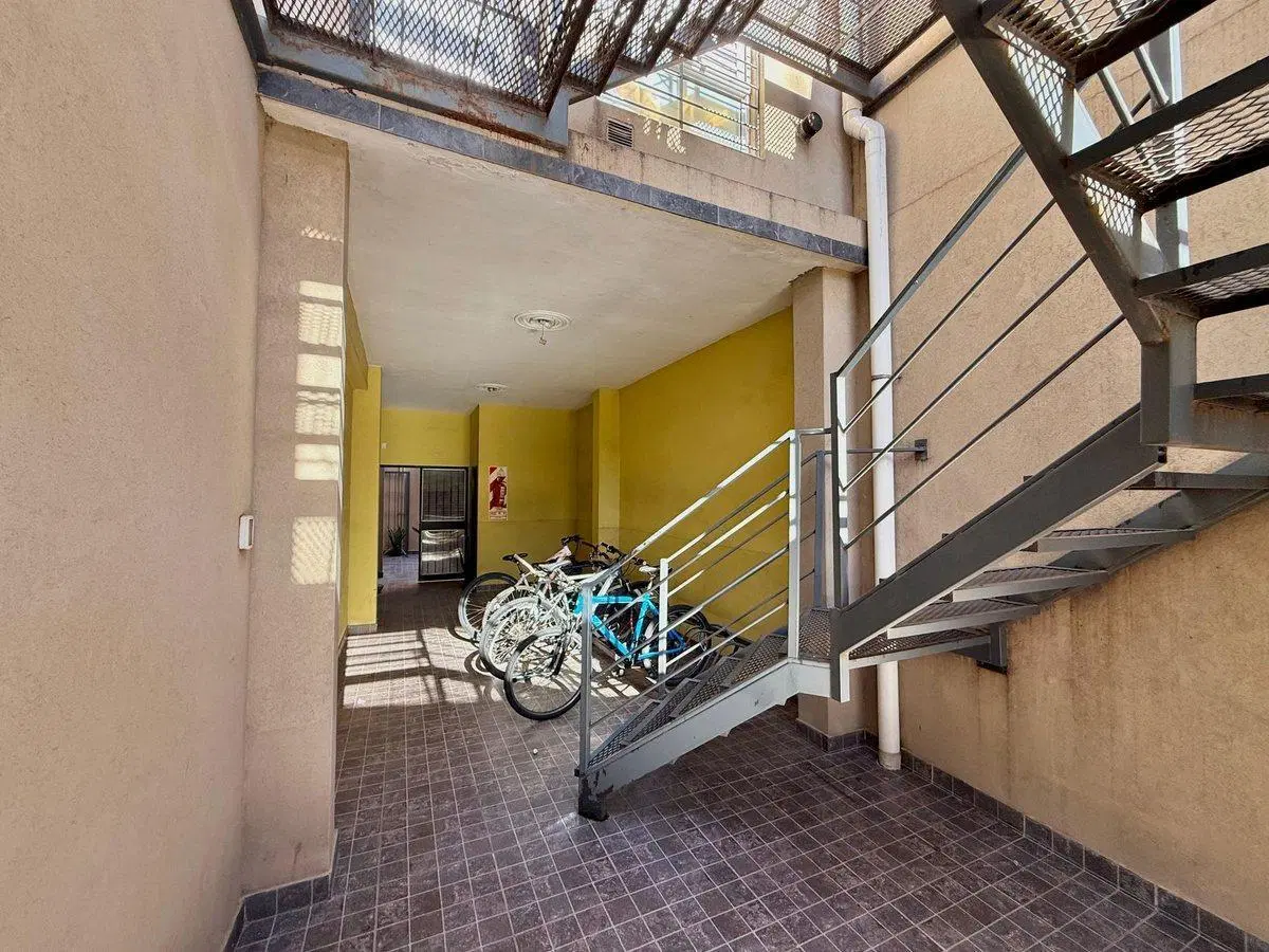 SE VENDE DEPTO 1 DORM EN PB CON PATIO GRL PAZ 5400 4