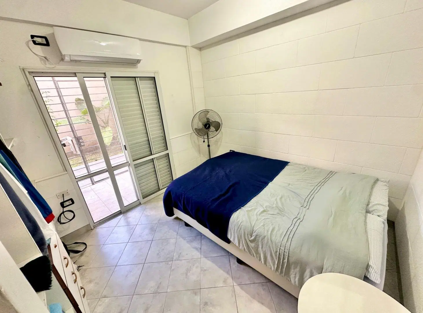 SE VENDE DEPTO 1 DORM EN PB CON PATIO GRL PAZ 5400 5