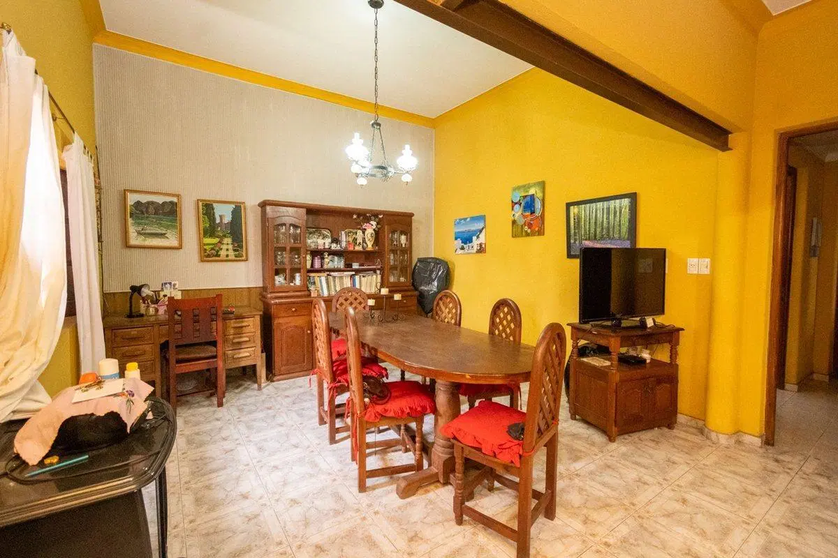 Casa amplia en venta con departamento interno 2